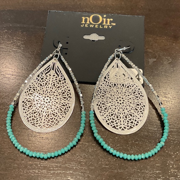 #0144 NWT NOIR JEWELRY EARRING SILVER AND BLUE BEADED HOOPS - Picture 1 of 1